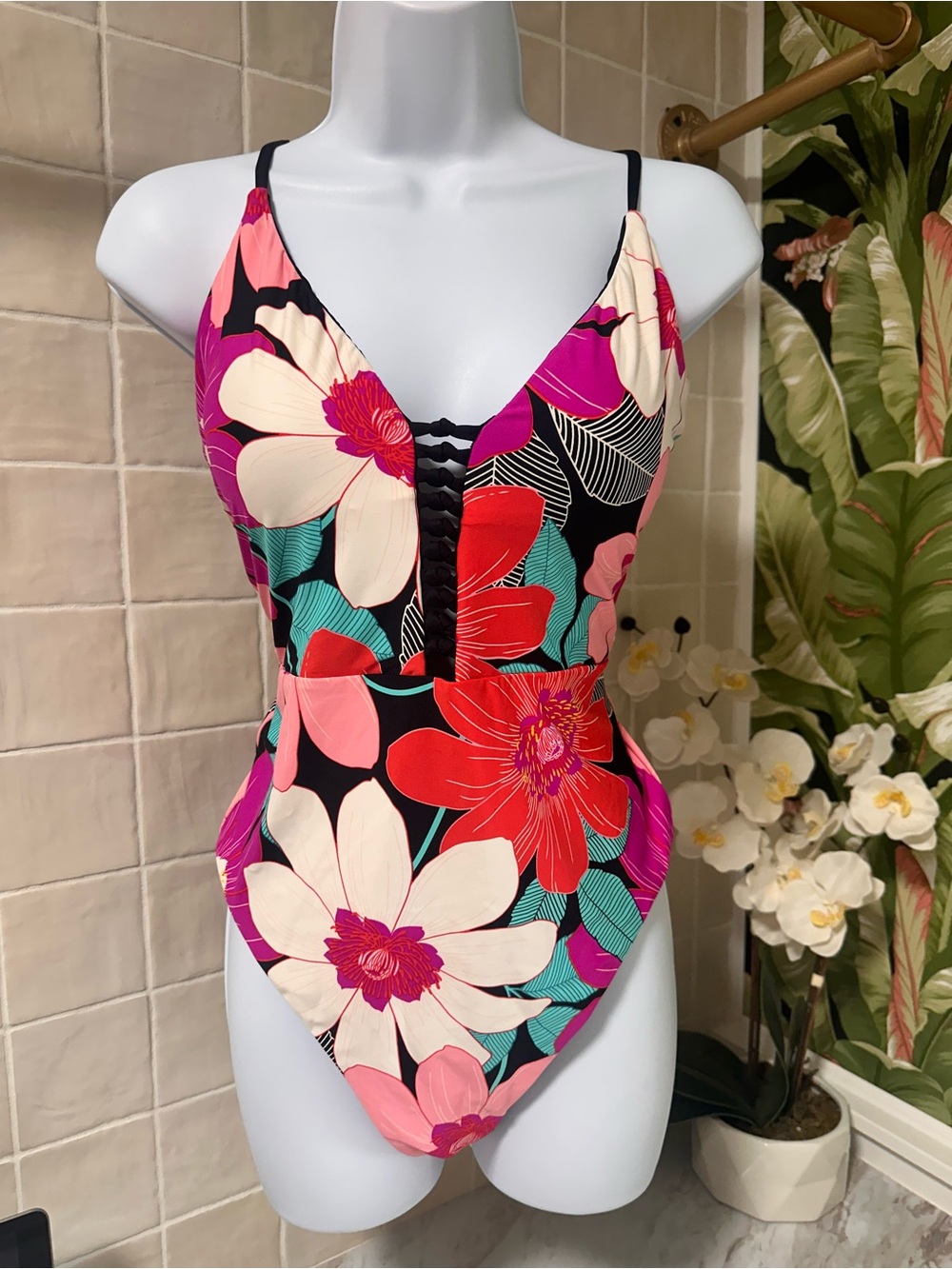 La Blanca reversible one-piece swimsuit- Reversible Plunge One-Piece. Size 14
